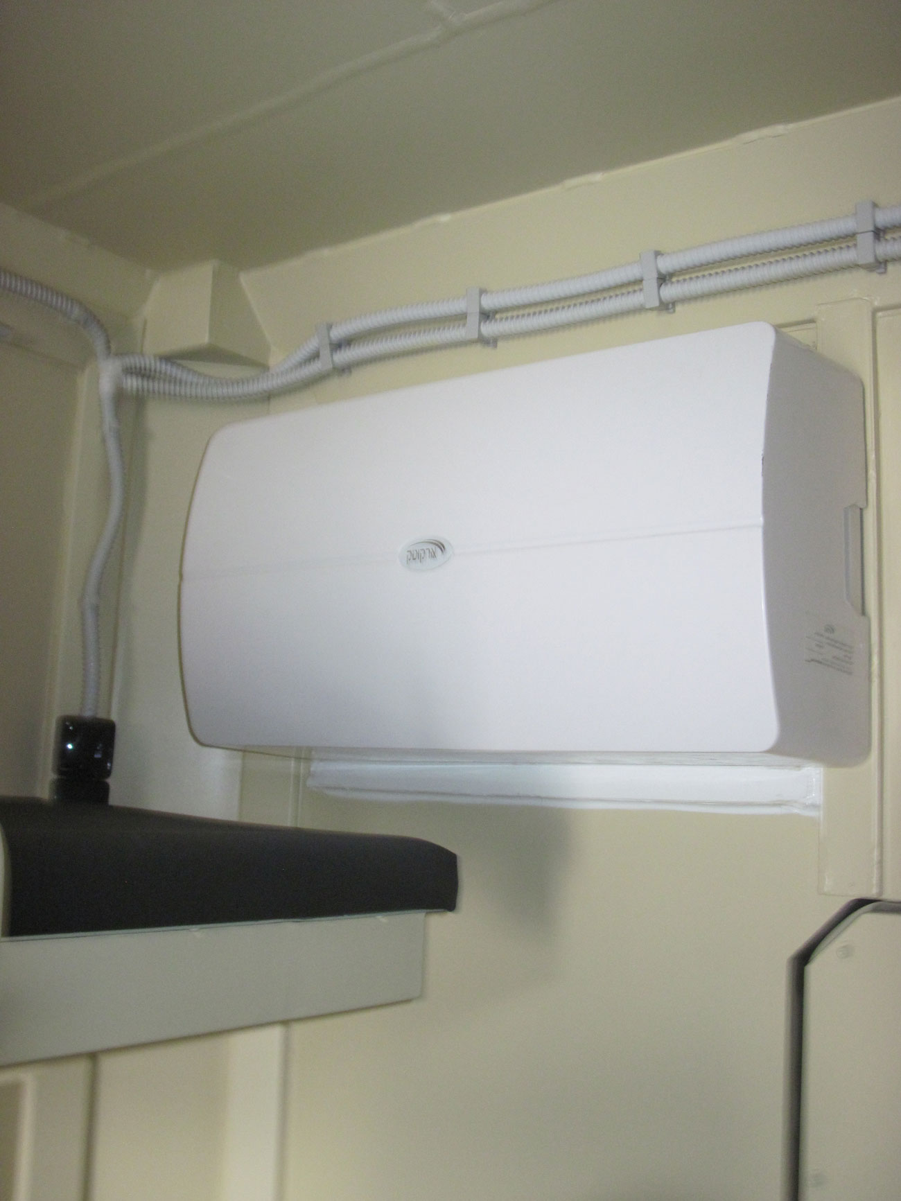 Internal air filtration system and ventilation equipment.