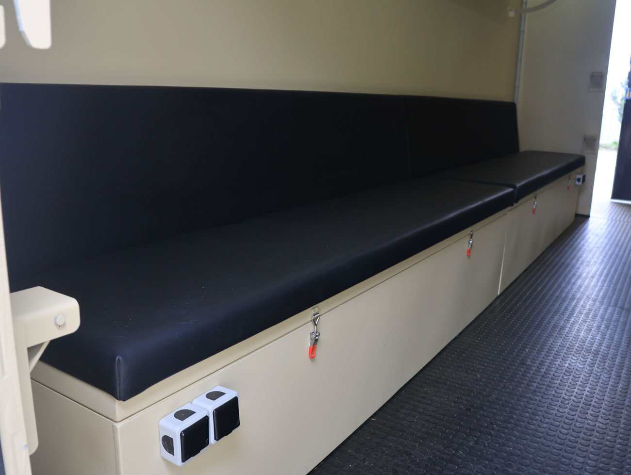 Interior space equipped as a mobile medical stabilization unit, bomb shelter, air-raid shelter, shelter, emergency shelter, cover, hiding place, boom, armored modular shelter, modular protected structure.